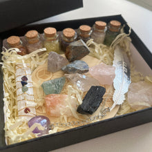 Load image into Gallery viewer, Wholesale - 19 Piece Raw Crystal Boxed Set (10 pack)